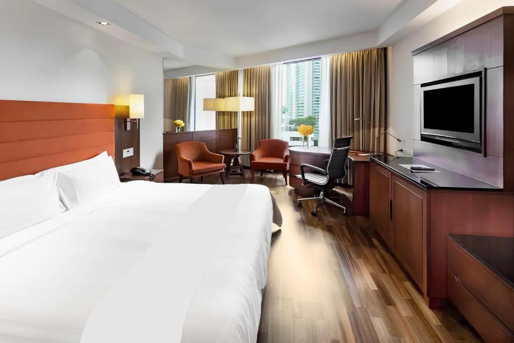 TV a/nebo společenská místnost v ubytování Rembrandt Hotel Bangkok