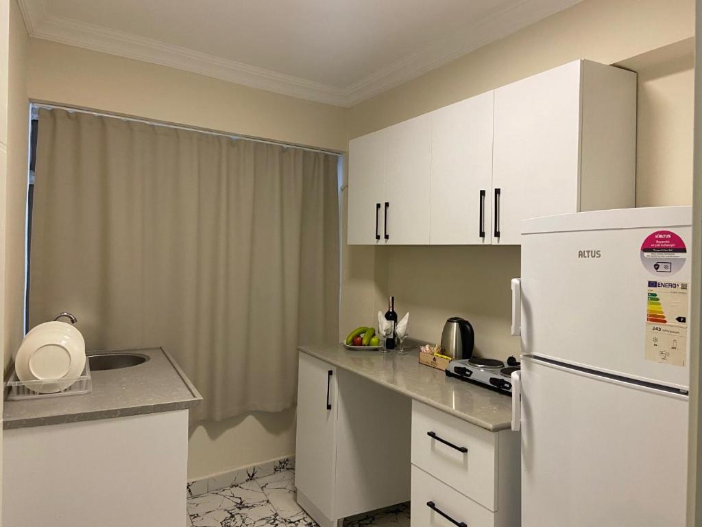 Kuchyň nebo kuchyňský kout v ubytování PRUVA İNN HoTEL