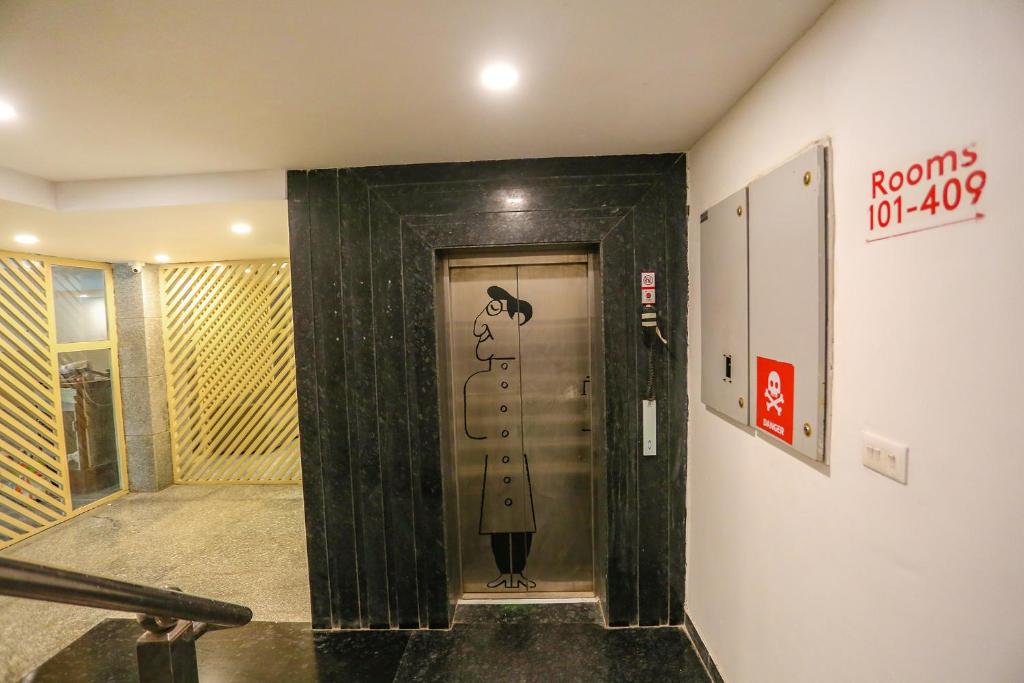 Koupelna v ubytování FabHotel Moro Paschim Vihar
