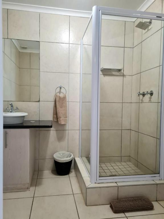 Point Village Accommodation - Linda - Image 7