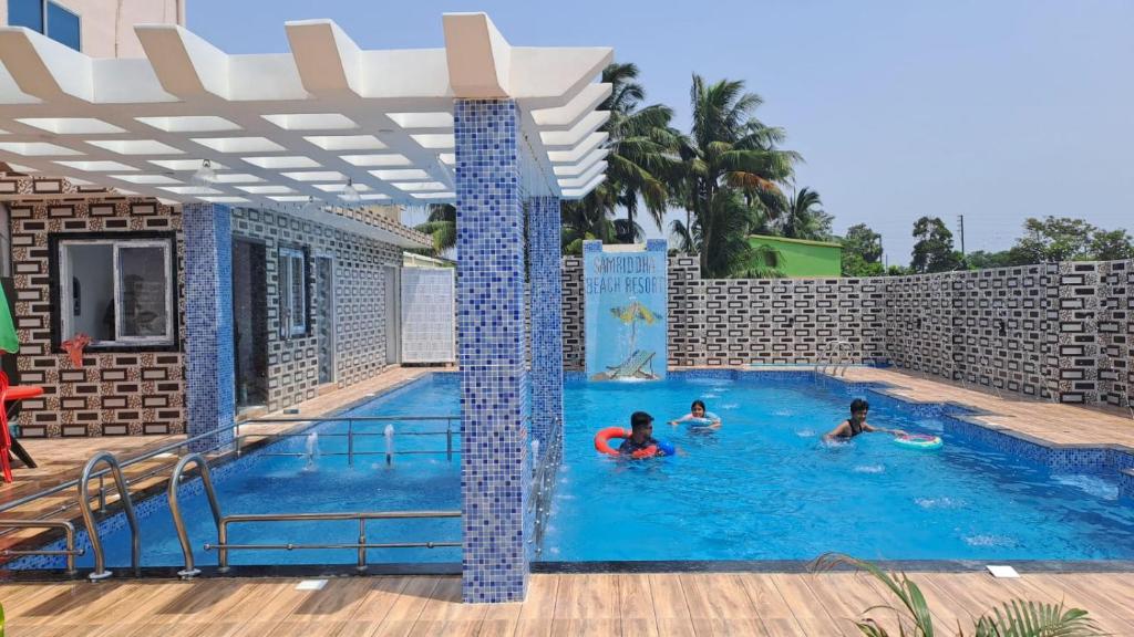 Bazén v ubytování Samriddha Beach Resort nebo v jeho okolí
