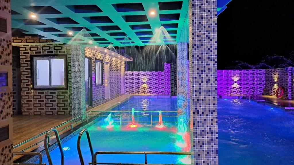 Bazén v ubytování Samriddha Beach Resort nebo v jeho okolí