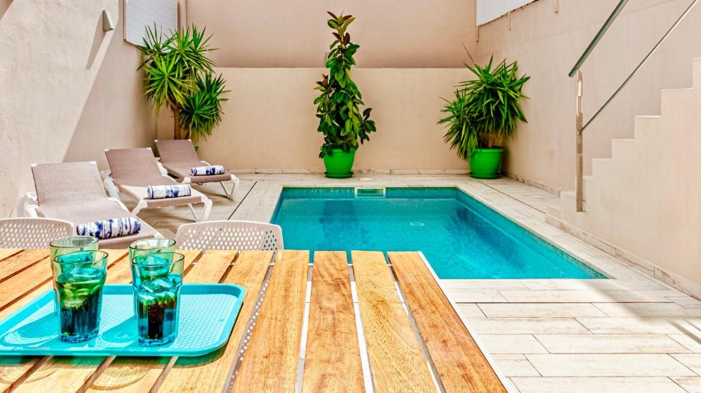 Bazén v ubytovaní Casa Mediterránea con piscina privada en Palamós alebo v jeho blízkosti