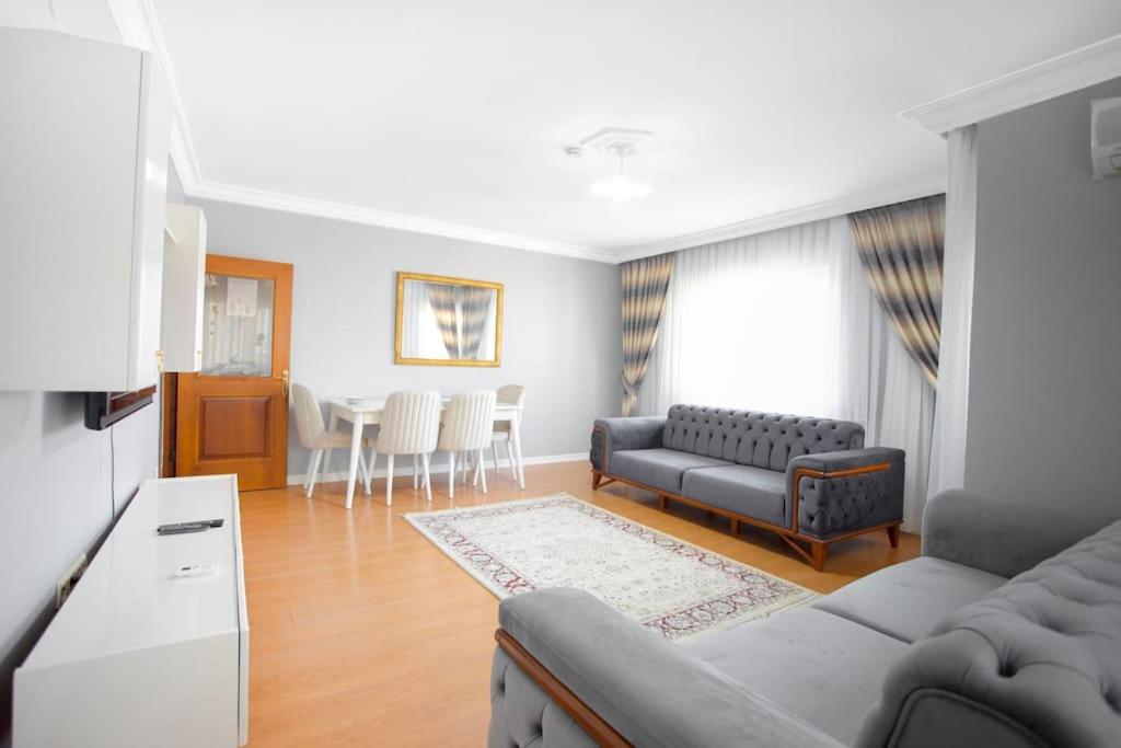 Khu vực ghế ngồi tại Large central apartment in a quiet area 40