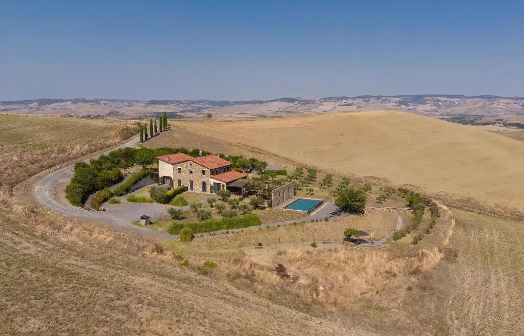 an aerial view of a house in the middle of a field at Podere San Pasquale - La Vigna in Castiglione dʼOrcia