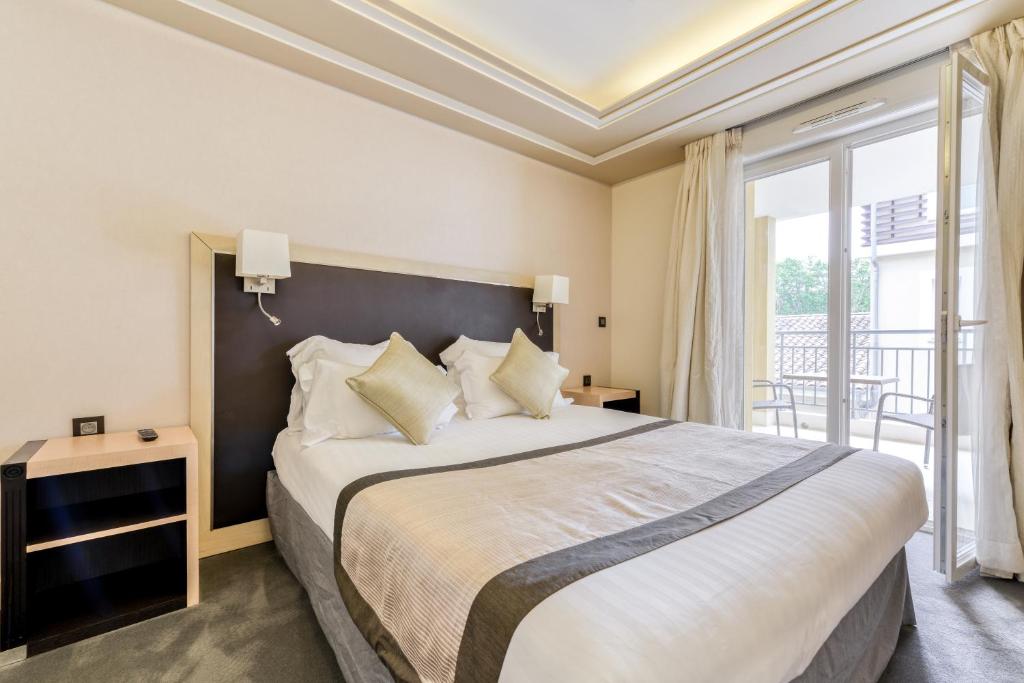 
Residence Family Room
