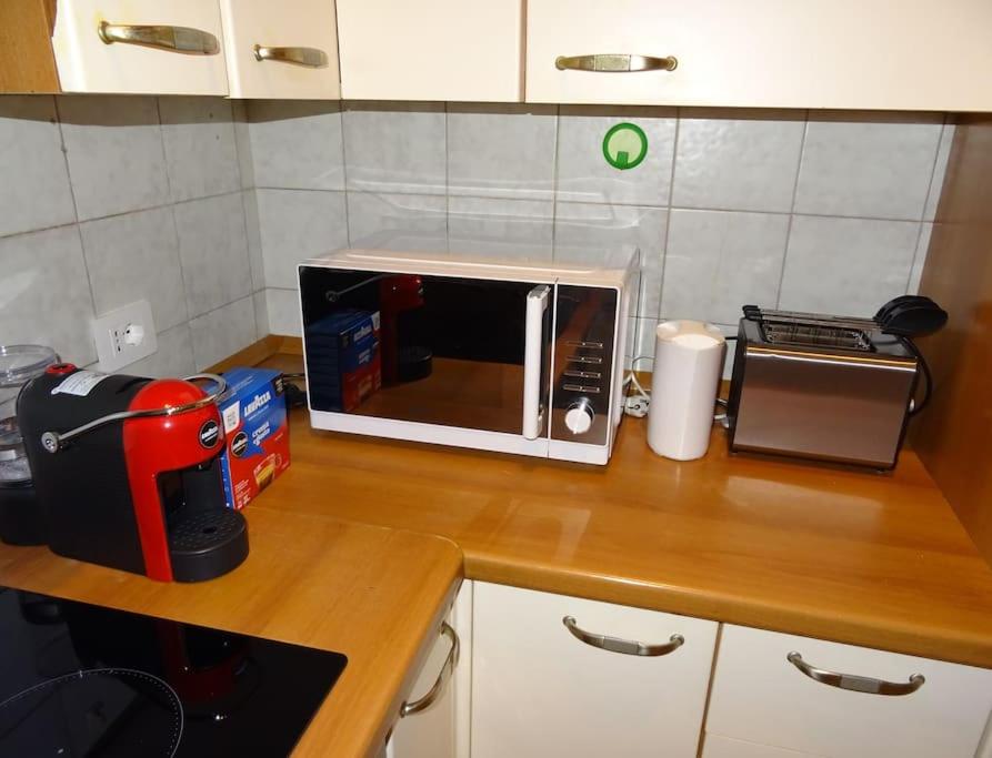 Küche/Küchenzeile in der Unterkunft Ampio monolocale vicino al lungolago di Lecco