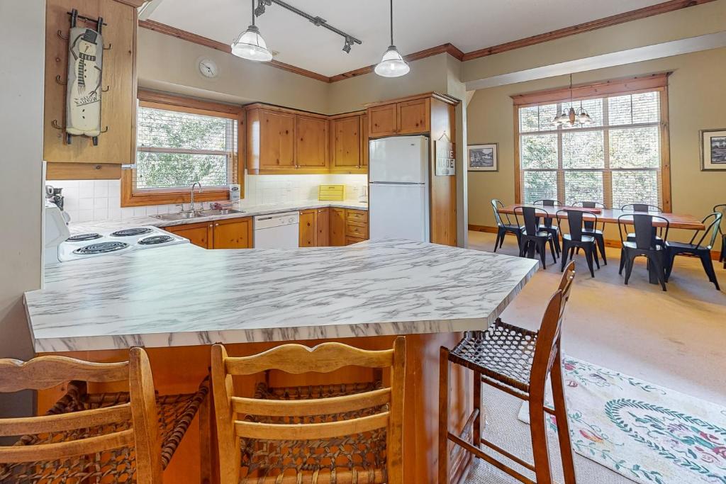 Snowbridge - Three-Bedroom Townhouse