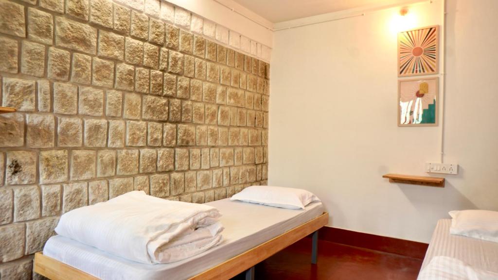 Postel nebo postele na pokoji v ubytování Roambay - Gokulam