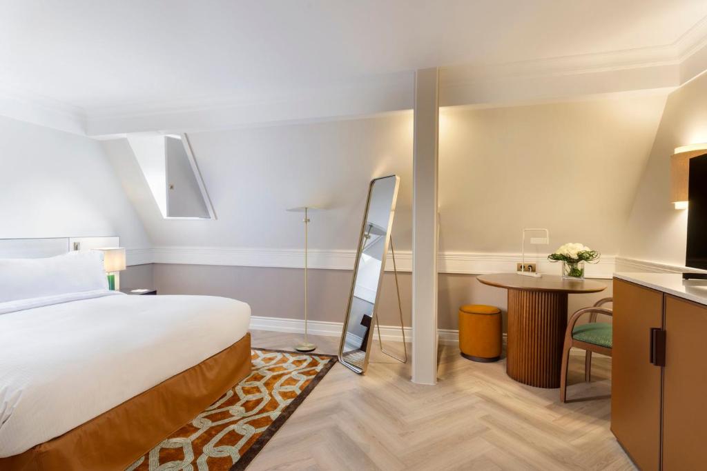 InterContinental Hotels Chantilly Chateau Mont Royal by IHG - Gezellige Queen Kamer