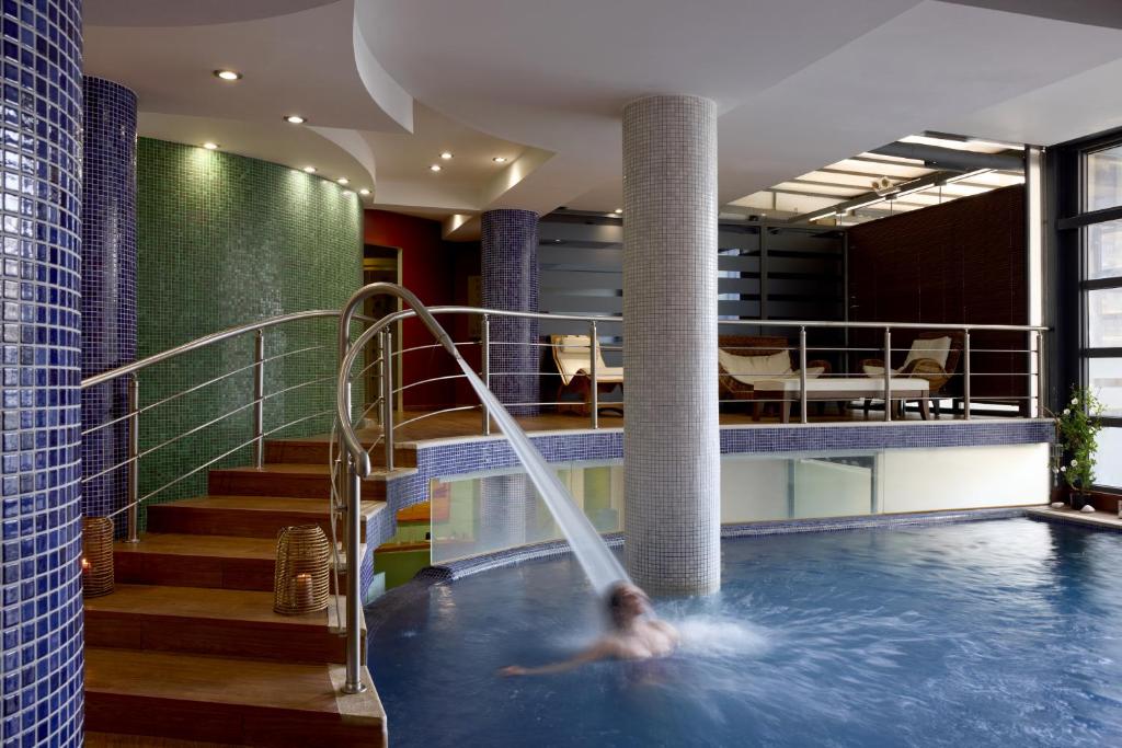 Bazén v ubytování Domotel Xenia Volos nebo v jeho okolí