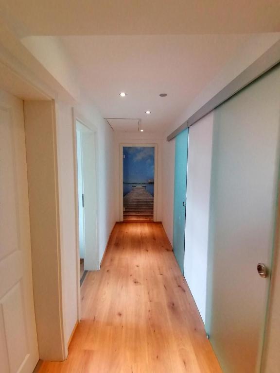 an empty hallway with wood floors and a painting on the wall at Ferienwohnung Thomas Müntzer in Mühlhausen
