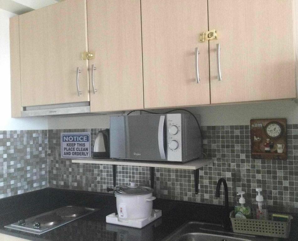 Kuchyň nebo kuchyňský kout v ubytování Casa Luis Staycation SMDC Tagaytay