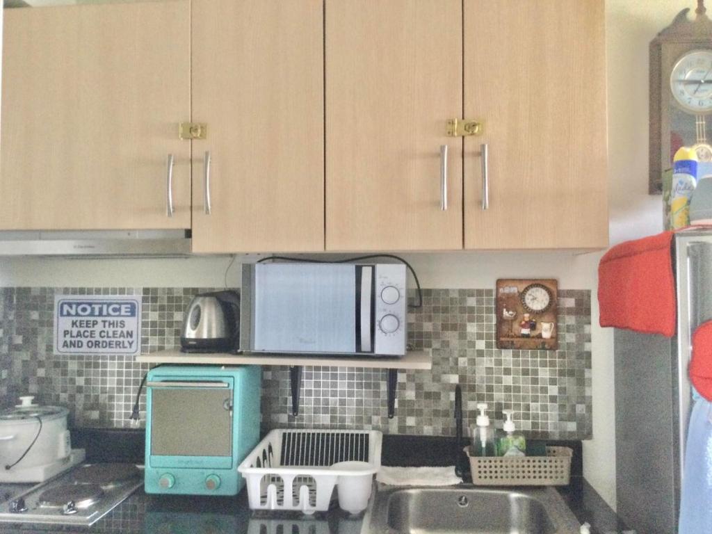 Kuchyň nebo kuchyňský kout v ubytování Casa Luis Staycation SMDC Tagaytay