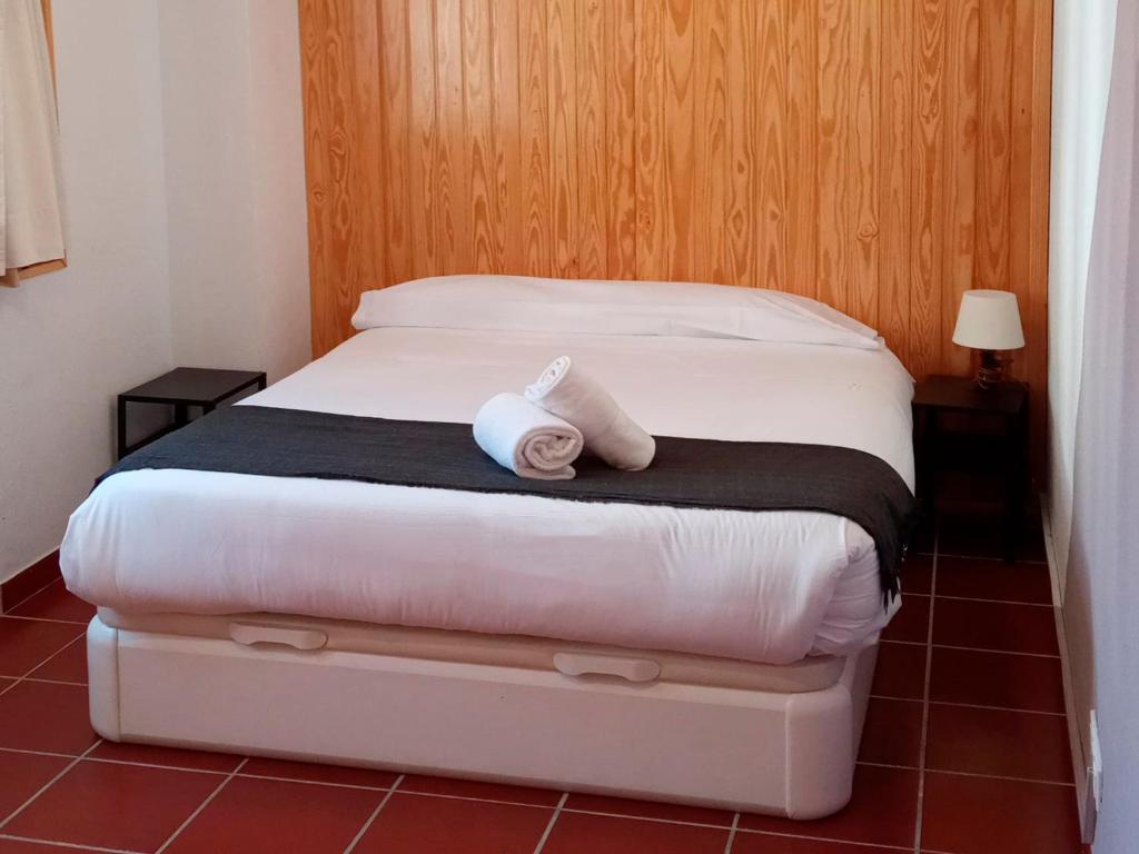 Łóżko lub łóżka w pokoju w obiekcie Apartamentos Sierra Nevada 3000