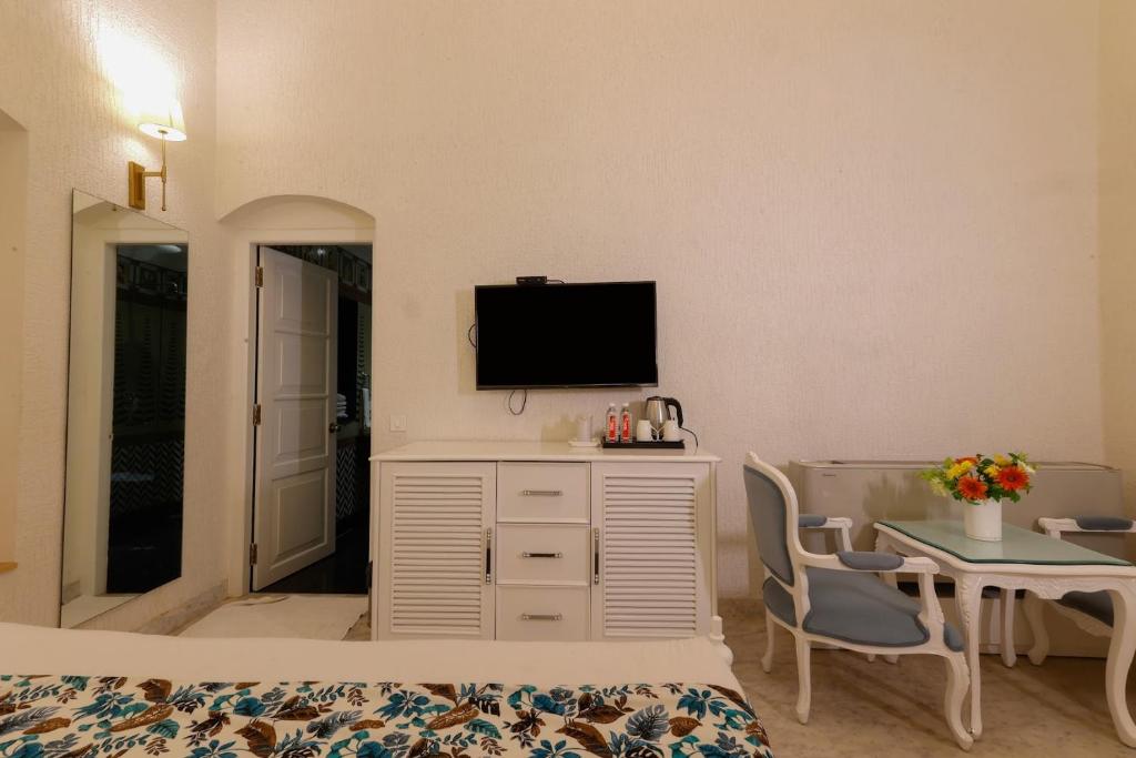 Saroja Heritage, Varanasi - Chambre Double De Luxe (2 Adultes + 1 Enfant)