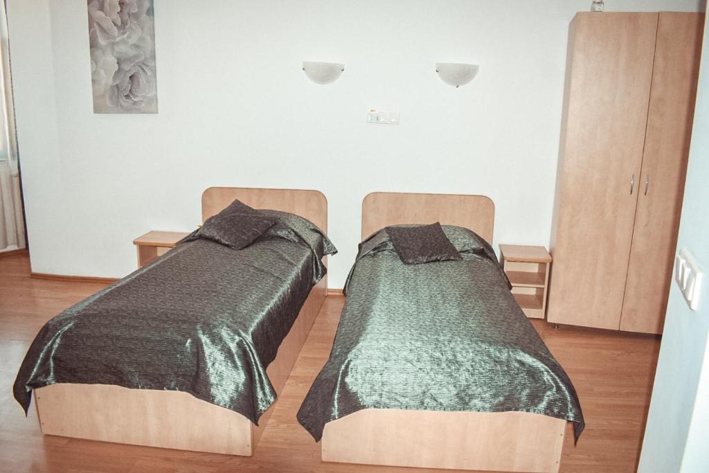 Postel nebo postele na pokoji v ubytování Pensiunea Belvedere
