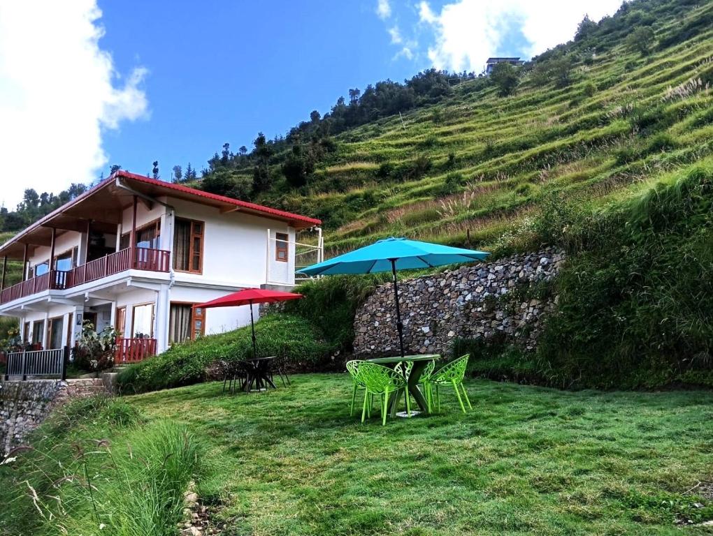 The Vintage Hill Village - Himalayan Boutique Resort - Housity
