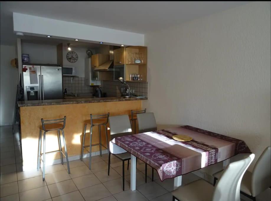 Η κουζίνα ή μικρή κουζίνα στο Port Dauphin II, T3, 6 pers, piscine, parking, wifi, centre port