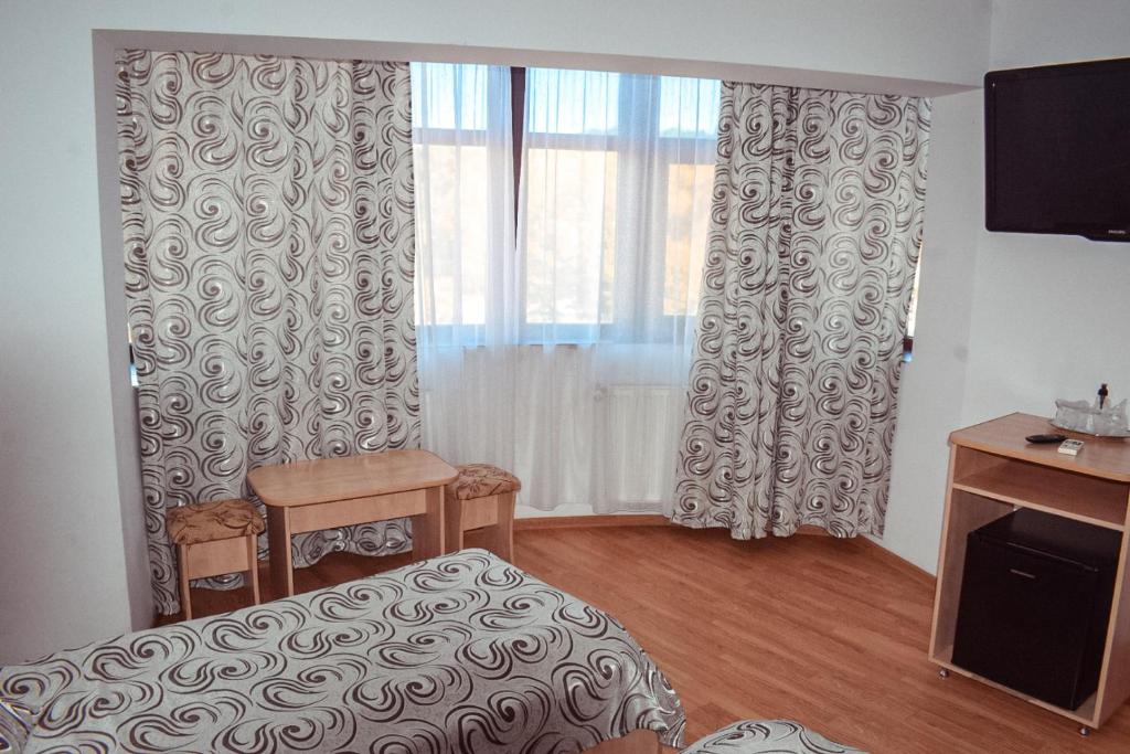 Postel nebo postele na pokoji v ubytování Pensiunea Belvedere