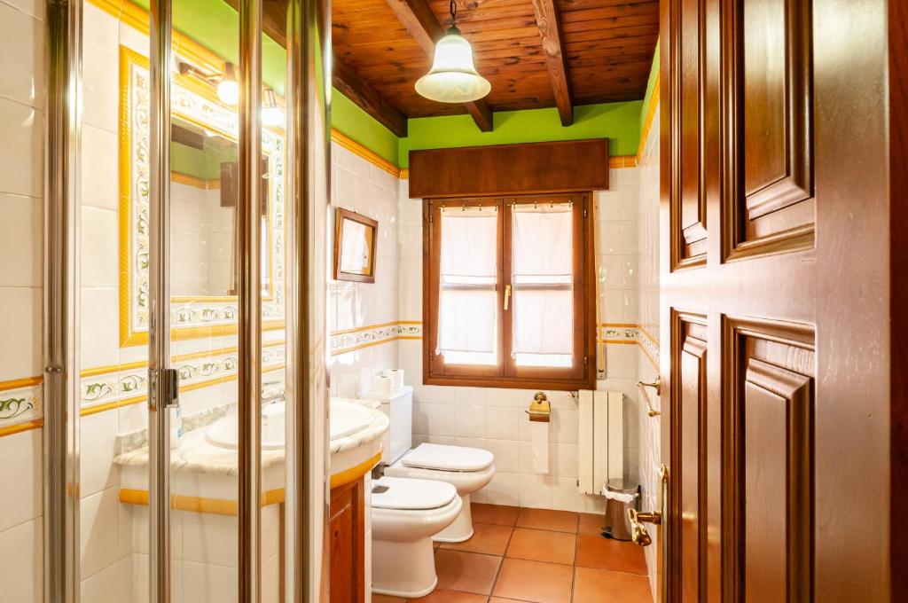 Koupelna v ubytování Casa Rural La Regoria