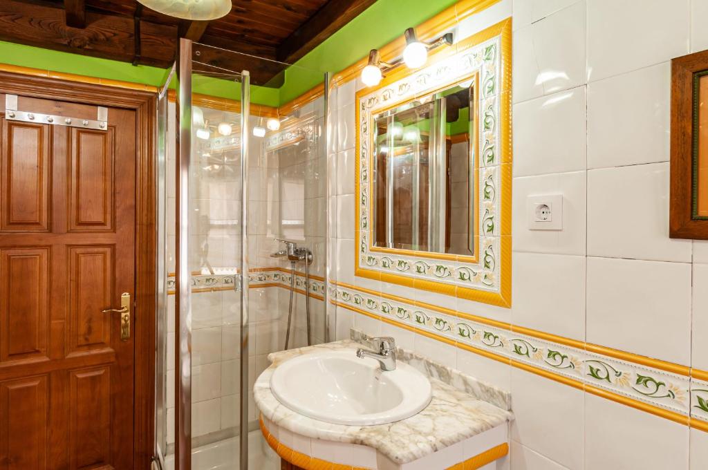 Koupelna v ubytování Casa Rural La Regoria