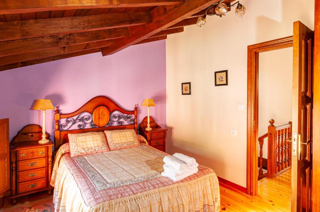 Postel nebo postele na pokoji v ubytování Casa Rural La Regoria