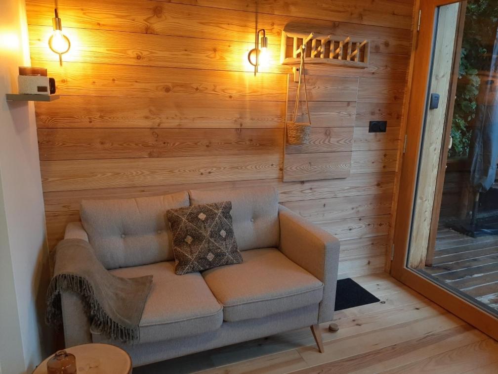 Posezení v ubytování Petit chalet neuf indépendant 2 pers "La cabane de Jean "