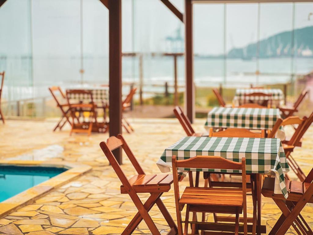 Chalé com Piscina Aquecida - a 200m do Mar, Vista Panorâmica da Praia, Sala de Jogos, Academia e Área de Churrasco - Huis Met Drie Slaapkamers