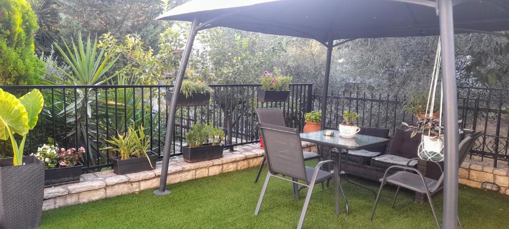 A garden outside OUTParga Apartment 3