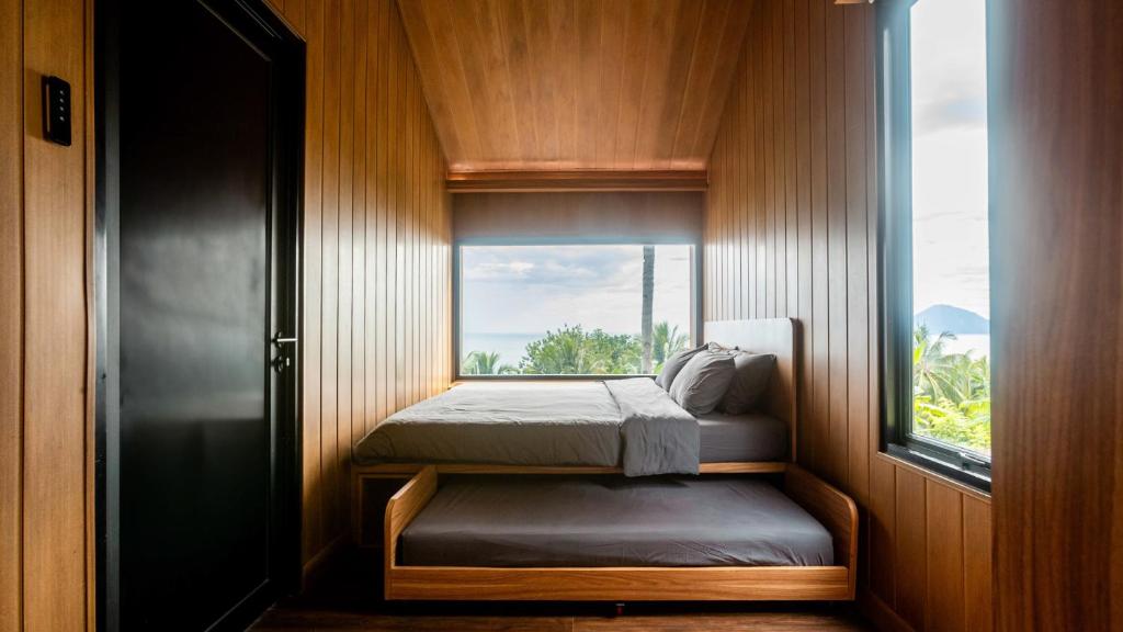 Postel nebo postele na pokoji v ubytování Bobocabin Bunaken Hills, Manado