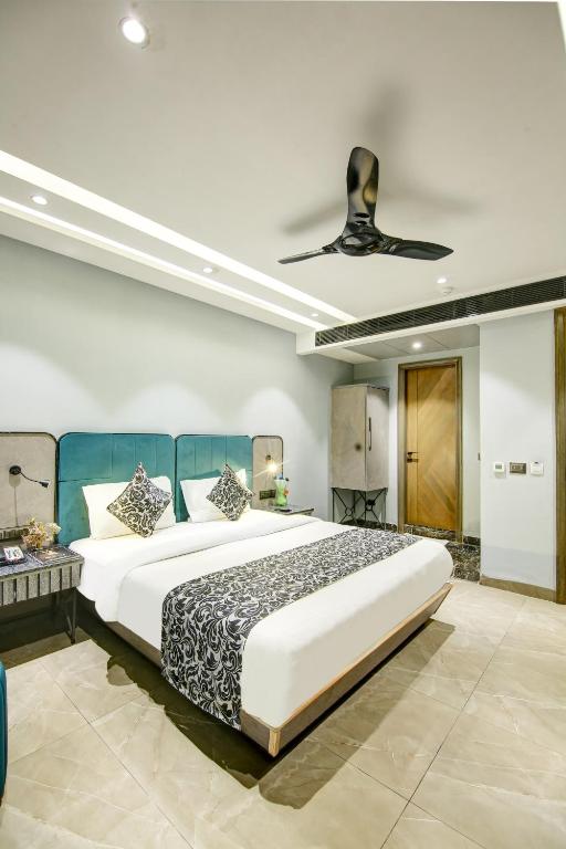 Postel nebo postele na pokoji v ubytování Hotel Uptown 1Km Connaught Place