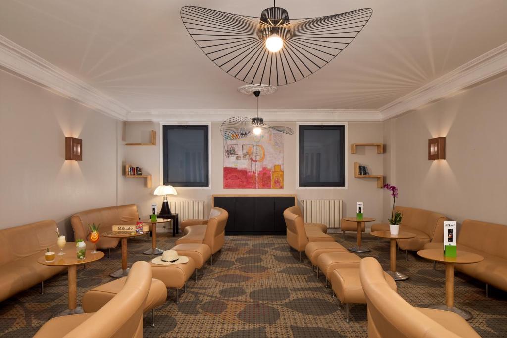 Posezení v ubytování Hôtel Roissy