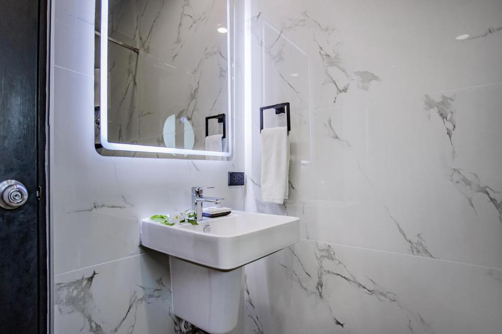 Baan Santhiya Private Pool Villas - Free Tuk-Tuk Service to the Beach! - 10