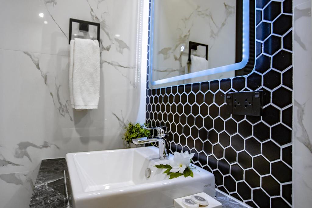 Baan Santhiya Private Pool Villas - Free Tuk-Tuk Service to the Beach! - 17