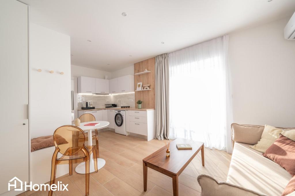 Kuchyň nebo kuchyňský kout v ubytování AMAYA - Sea View Suites