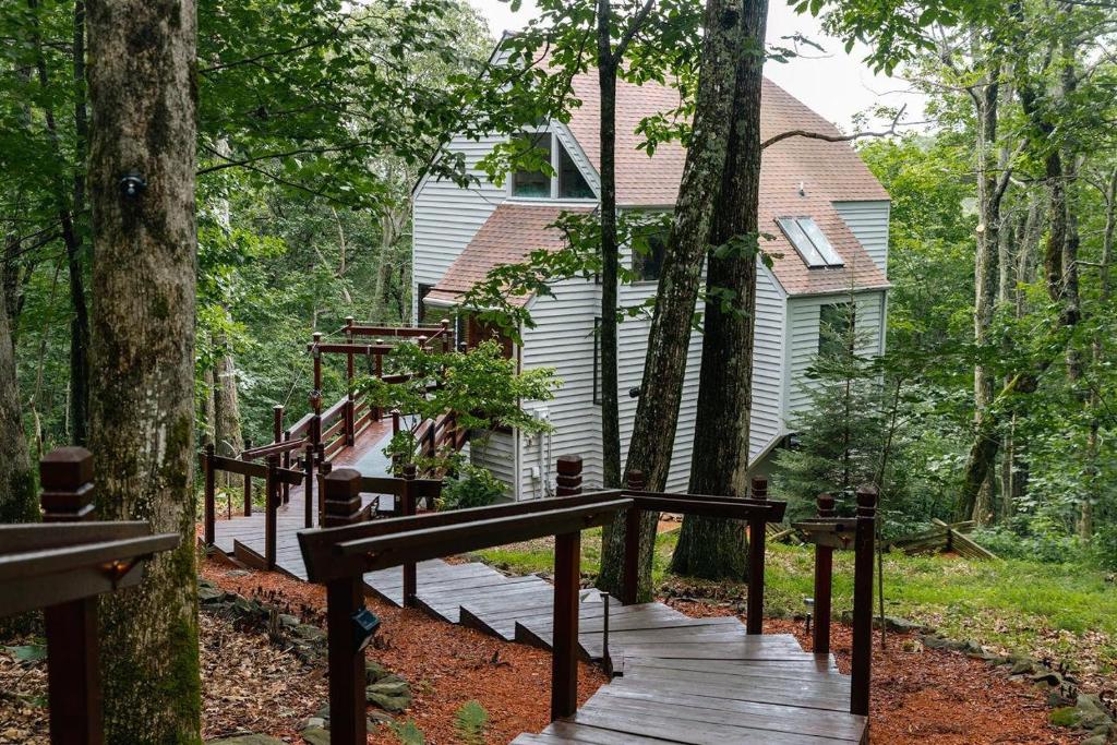 Zahrada ubytování Black Dog Treehouse with Wintergreen Advantage