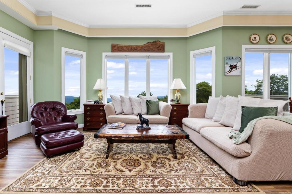 Posezení v ubytování Highridge Court 08 with Wintergreen Advantage