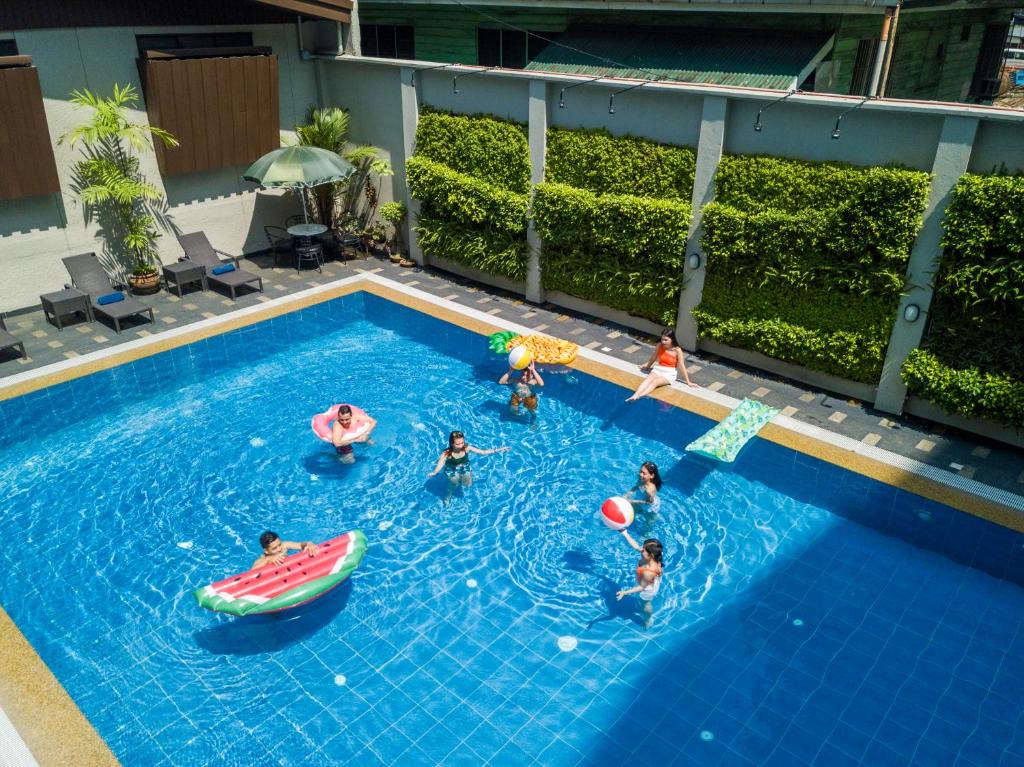 Bazén v ubytování Tropicana Suites nebo v jeho okolí