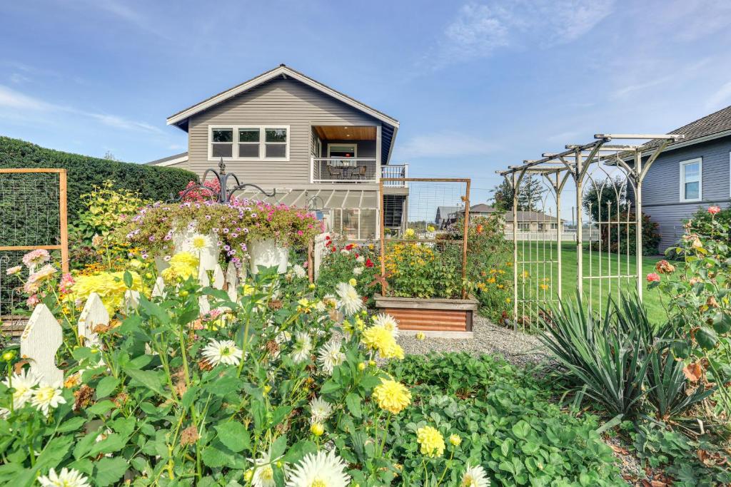 Zahrada ubytování Idyllic Enumclaw Studio with Mount Rainier Views