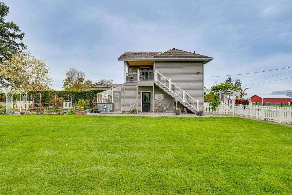 Zahrada ubytování Idyllic Enumclaw Studio with Mount Rainier Views
