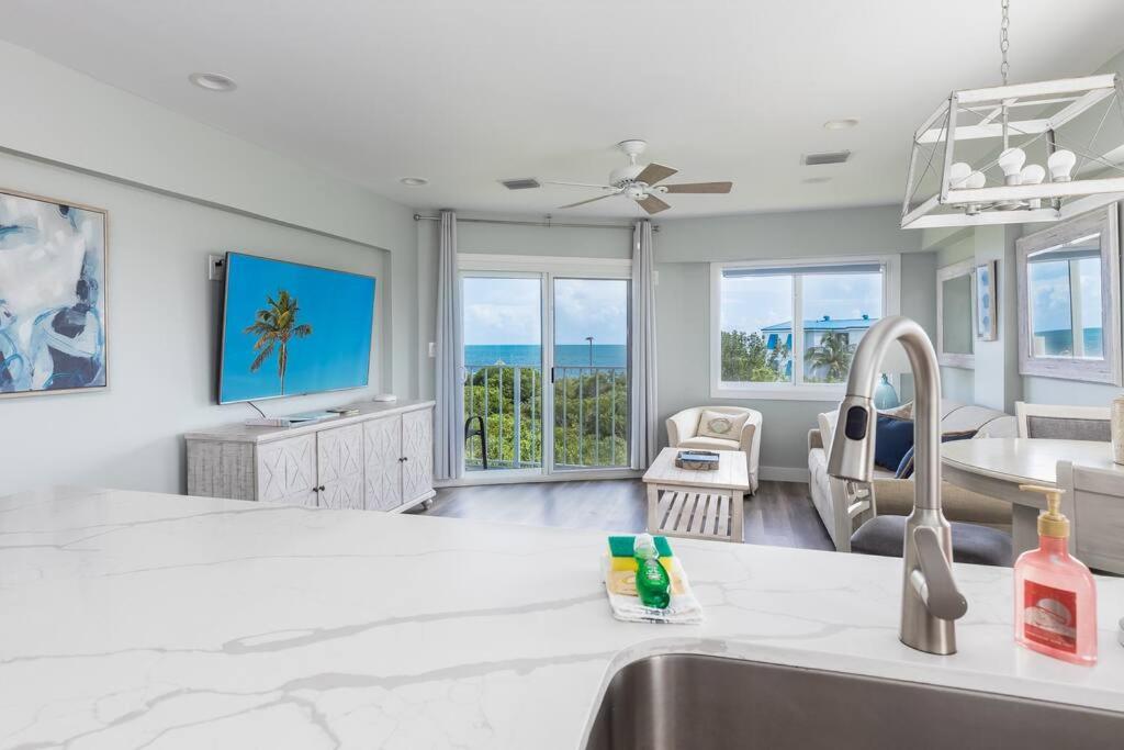 Photo inspiration: Ocean View Corner Penthouse Ocean Pointe 5416 Key Largo Updated Photo Inspiration