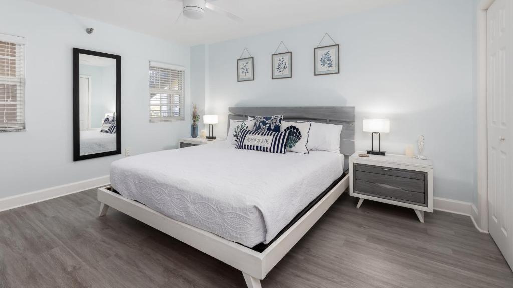 Voodi või voodid majutusasutuse Blue Haven Key LargoOcean Pointe 1315 toas