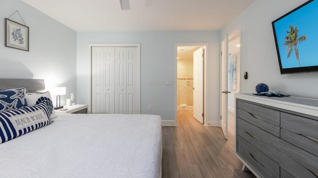 Voodi või voodid majutusasutuse Blue Haven Key LargoOcean Pointe 1315 toas