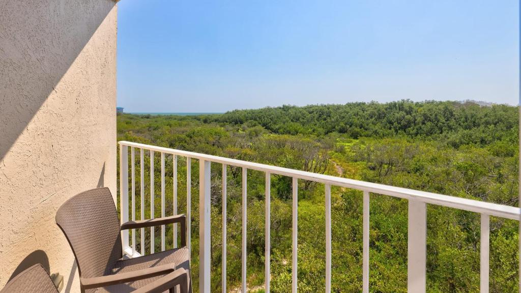 Rõdu või terrass majutusasutuses Blue Haven Key LargoOcean Pointe 1315