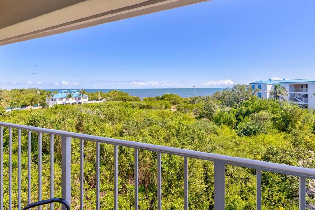 Balkón nebo terasa v ubytování Ocean View Corner Penthouse Ocean Pointe 5416