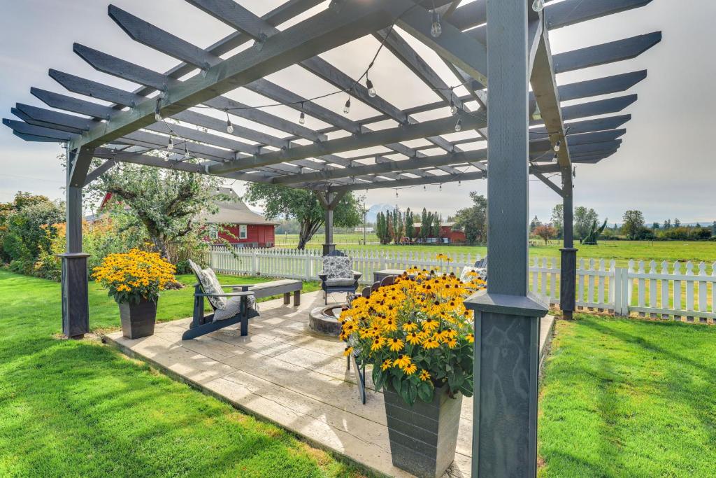 Zahrada ubytování Idyllic Enumclaw Studio with Mount Rainier Views