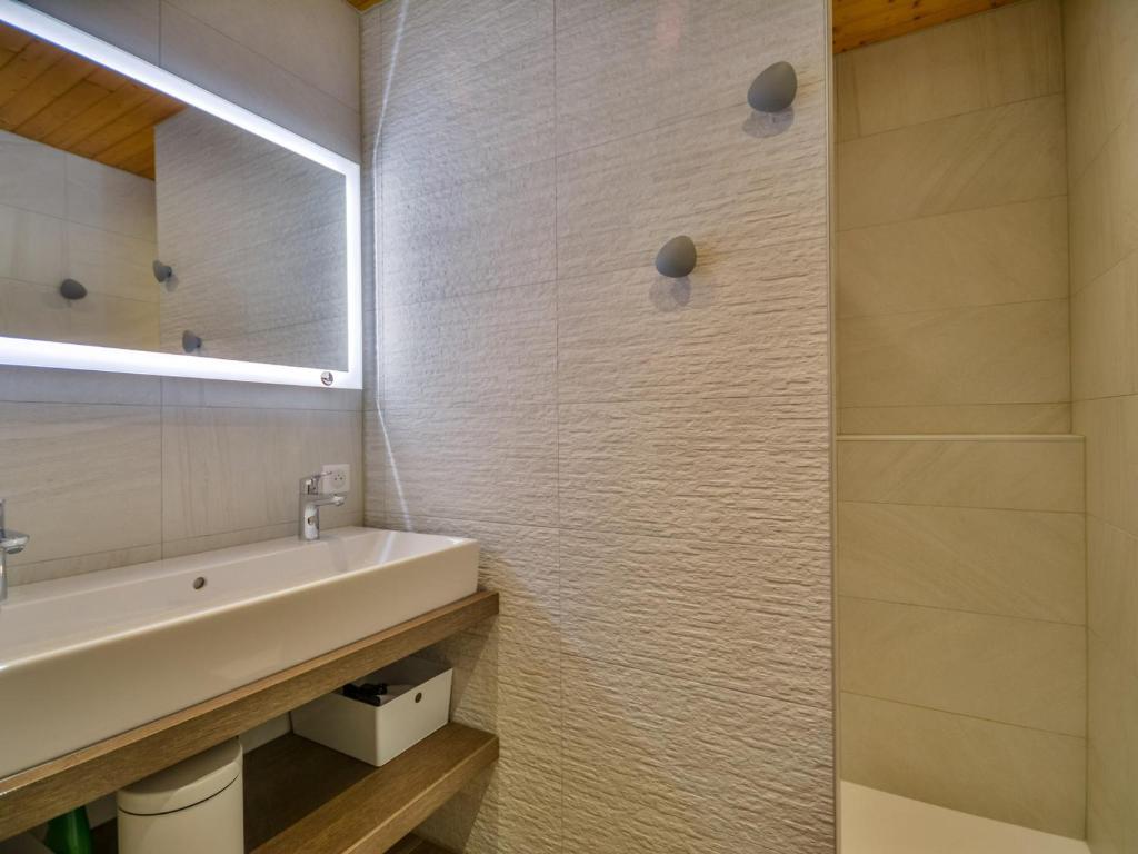 Kúpeľňa v ubytovaní Duplex spacieux, 6 pers., balcon sud, proche centre et remontées mécaniques, Morzine - FR-1-684-28