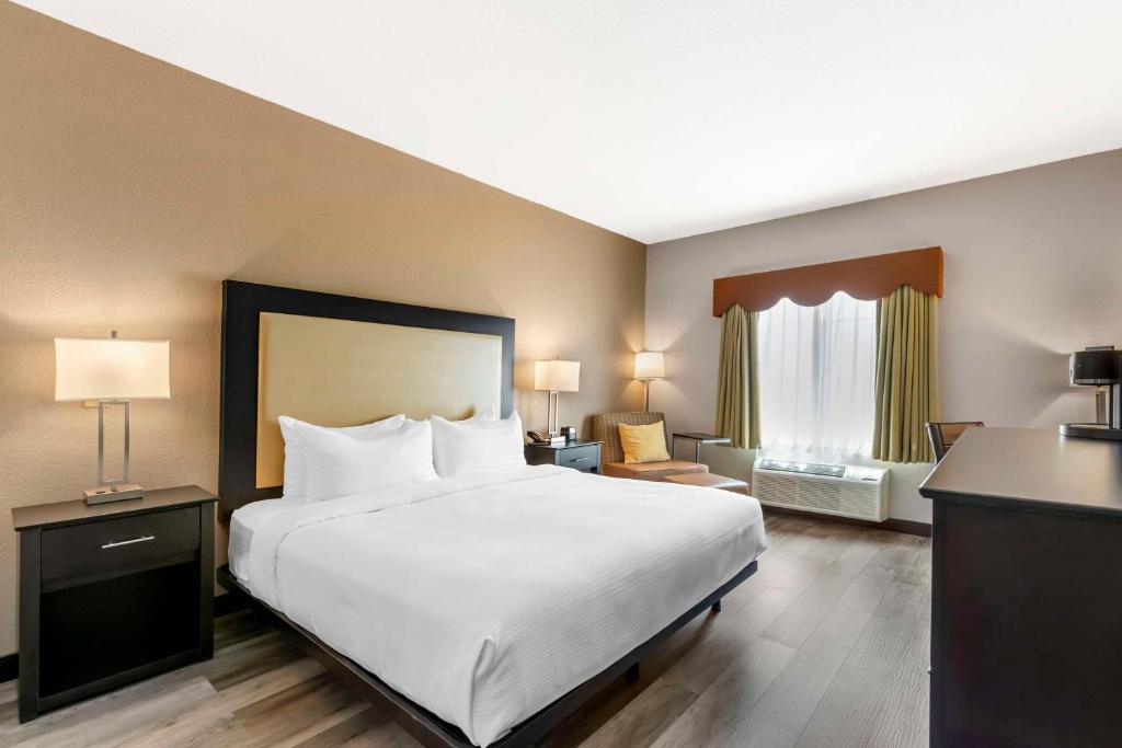 Best Western Plus Des Moines West Inn & Suites - Room King Con Ducha Enrollada - Acceso A Discapacitados - No Fumar