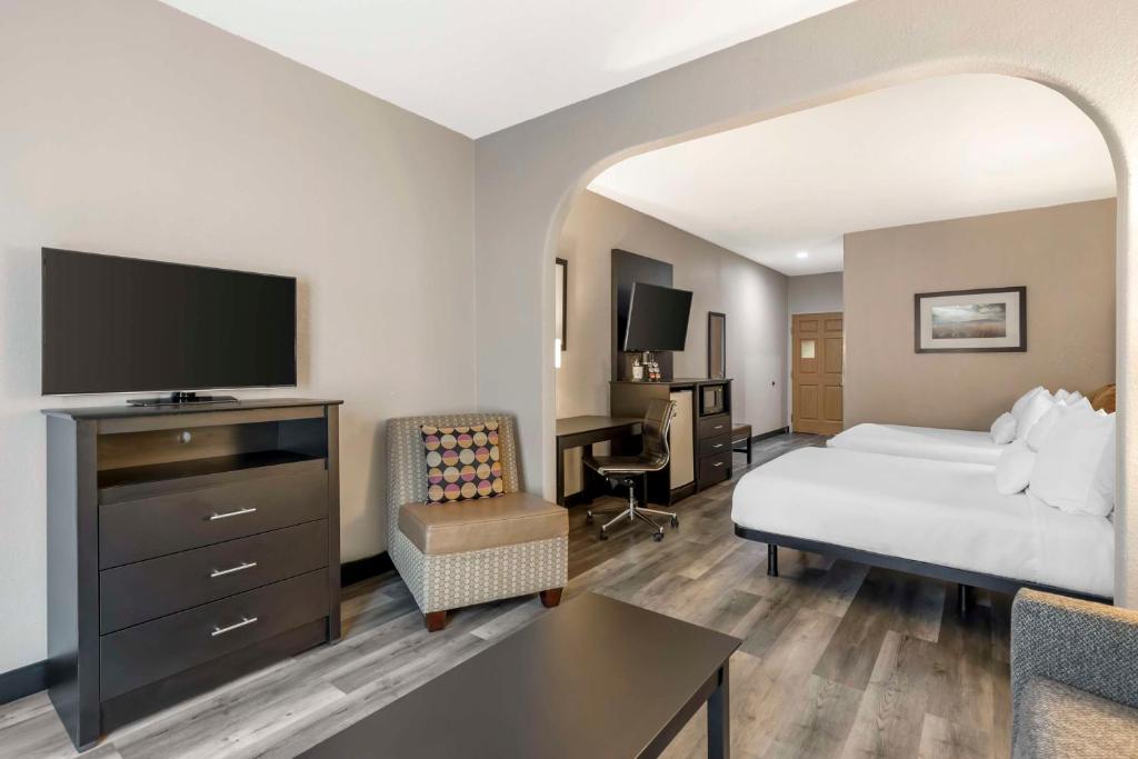 Best Western Plus Des Moines West Inn & Suites - Suite Queen Con Dos Camas Queen - Acceso A Discapacitados - No Fumadores